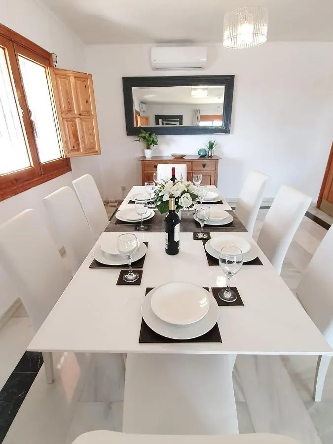 Villa Stunning 5 Bedroom Villa, Sea Views, Private Pool, Estepona, Sleeps Up To 12 Espanha